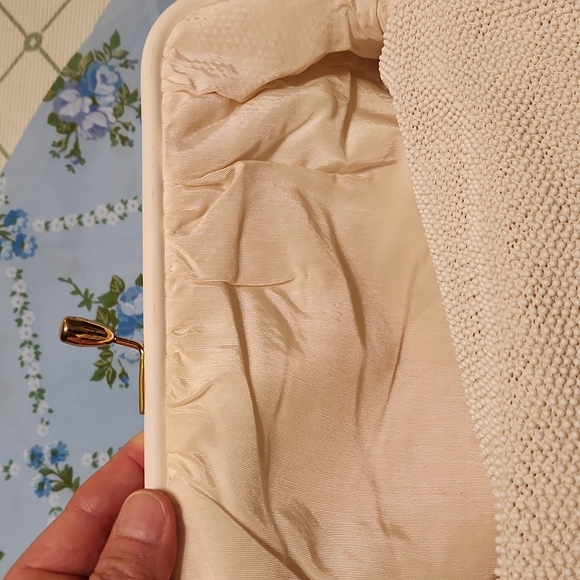 Vintage Lumunard beaded purse. Very clean condition on outside. - Picture 5 of 12